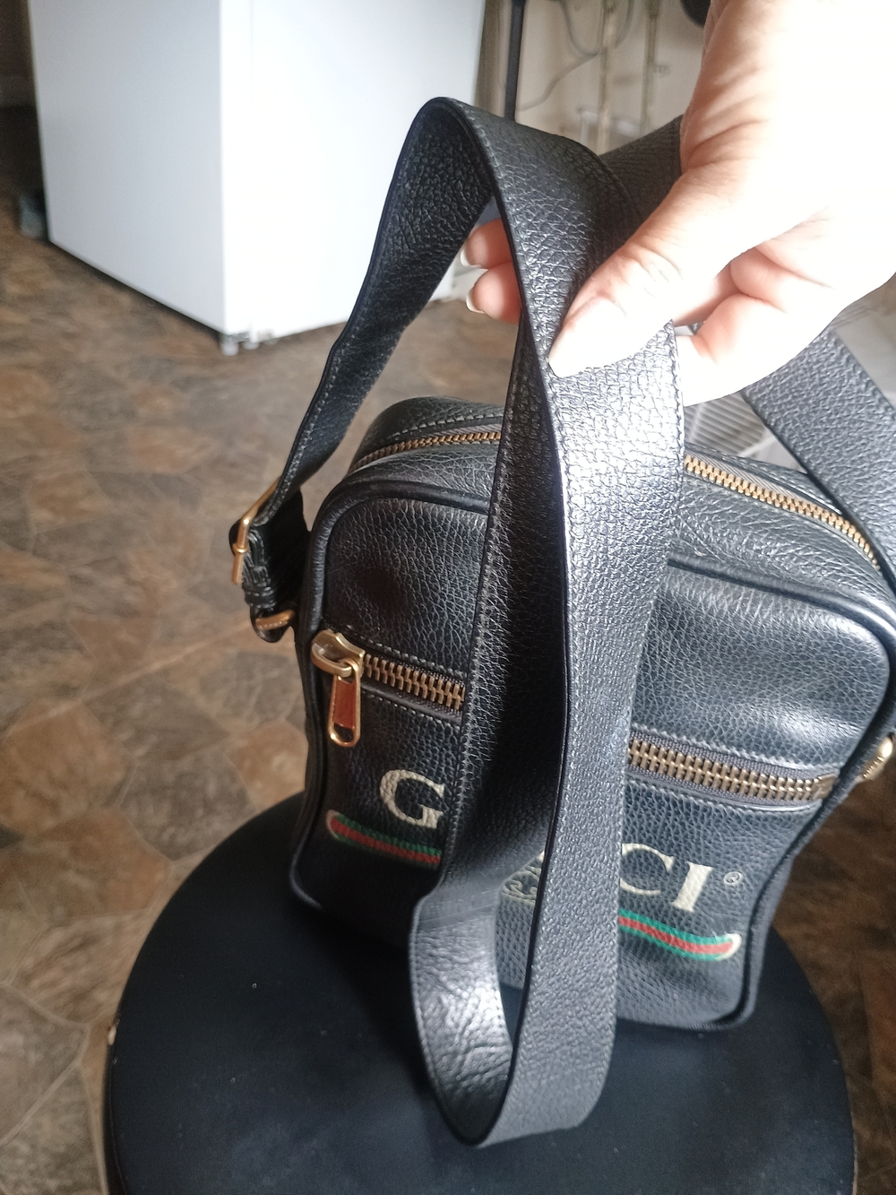 Gucci Logo Print Messenger Bag (Needs Cleaning Inside) - Picture 3 of 10